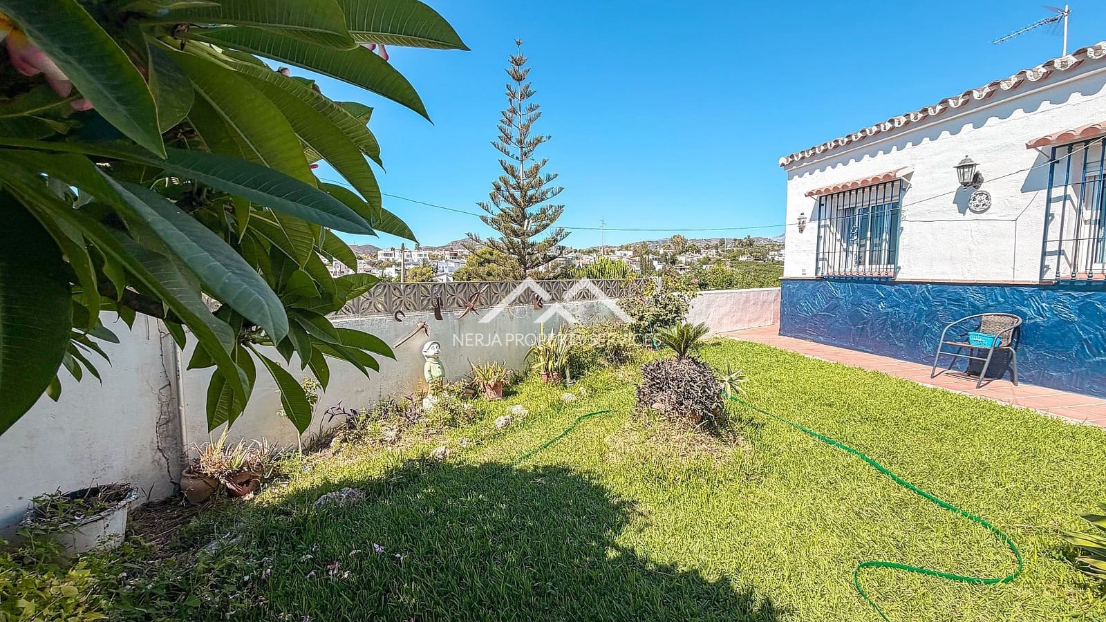3 sypialnia Willa do wynajęcia w Nerja z basenem garażem - 1 700 € (Ref: 10101087)