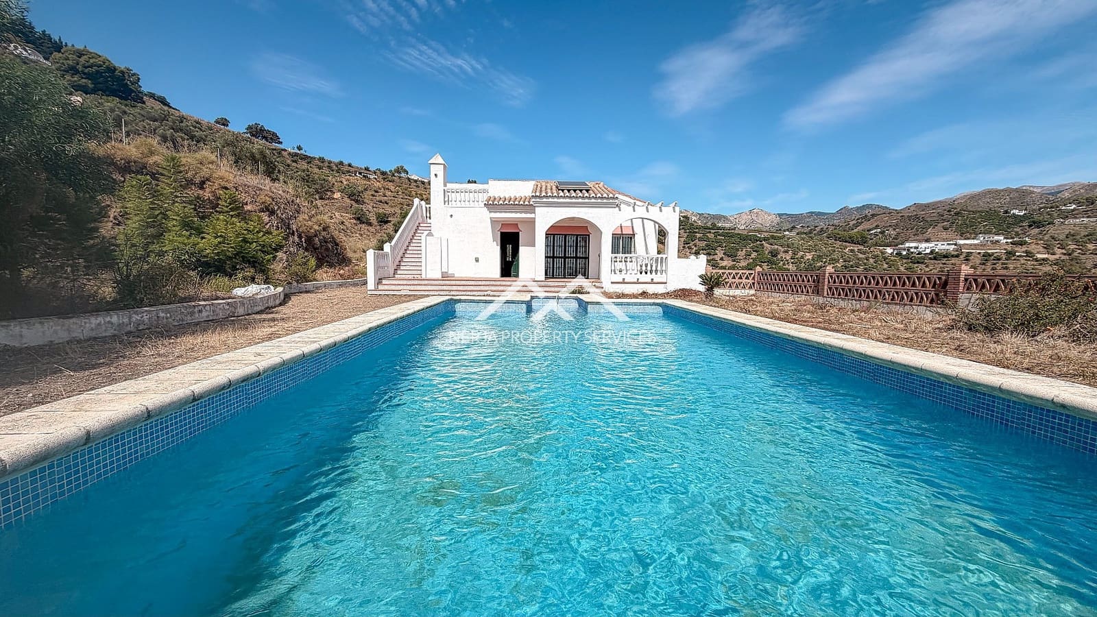 2 bedroom Villa for sale in Frigiliana with pool garage - € 395,000 (Ref: 10117489)