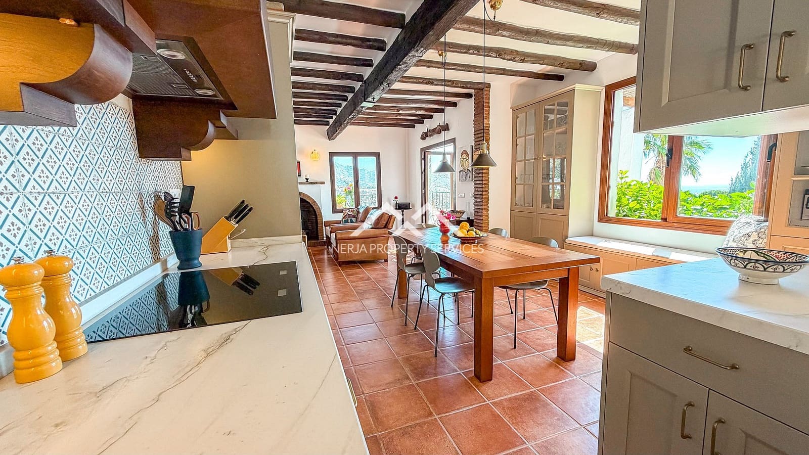 5 bedroom Villa for sale in Frigiliana with pool garage - € 1,295,000 (Ref: 10124769)
