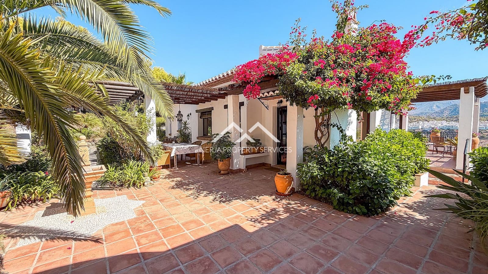 5 bedroom Villa for sale in Frigiliana with pool garage - € 1,295,000 (Ref: 10124769)