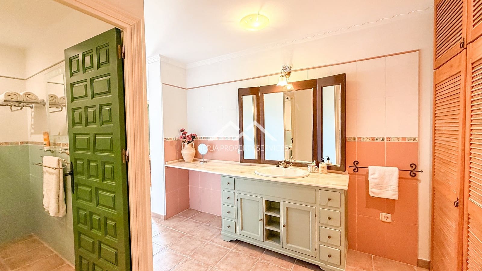 5 bedroom Villa for sale in Frigiliana with pool garage - € 1,295,000 (Ref: 10124769)