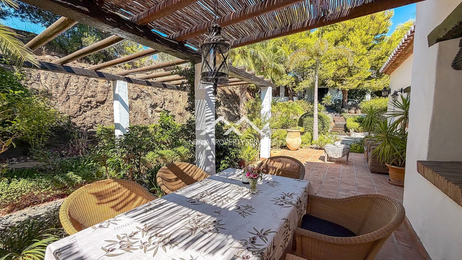 5 bedroom Villa for sale in Frigiliana with pool garage - € 1,295,000 (Ref: 10124769)
