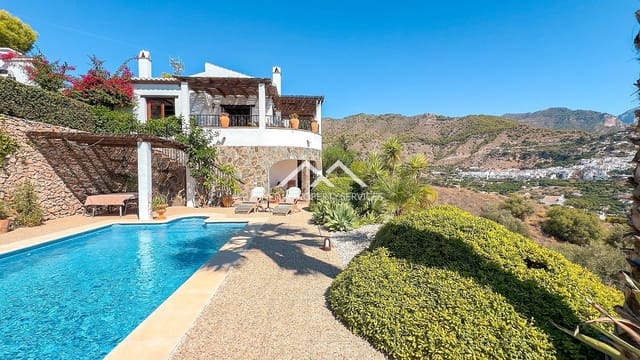 5 bedroom Villa for sale in Frigiliana with pool garage - € 1,295,000 (Ref: 10124769)