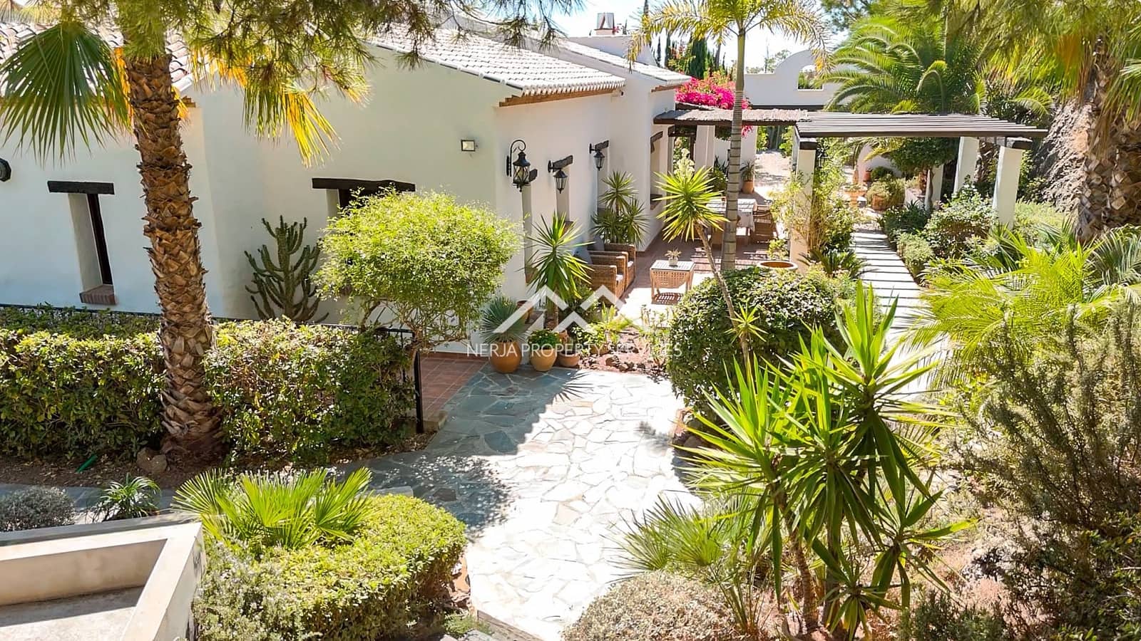 5 bedroom Villa for sale in Frigiliana with pool garage - € 1,295,000 (Ref: 10124769)