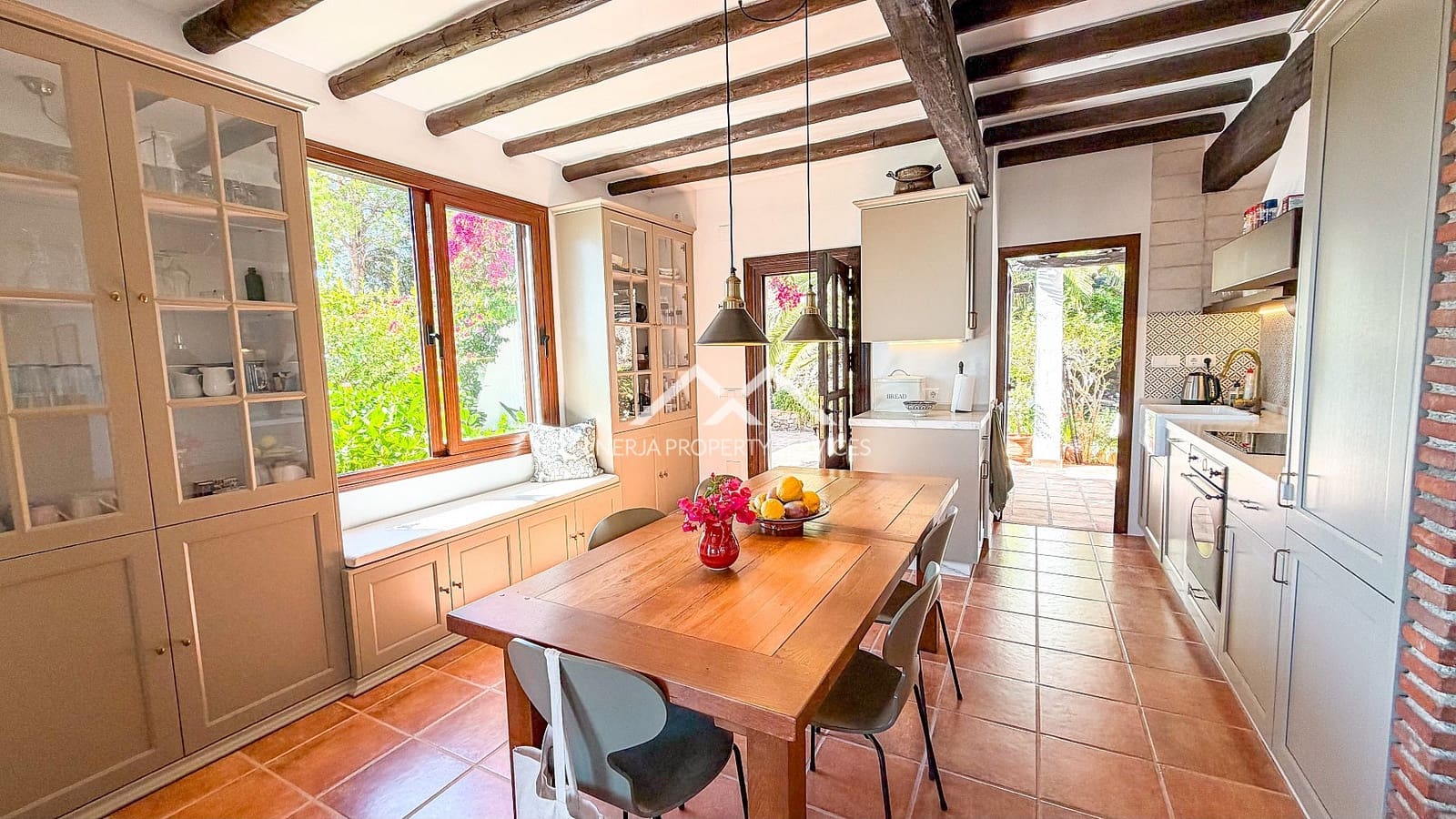 5 bedroom Villa for sale in Frigiliana with pool garage - € 1,295,000 (Ref: 10124769)