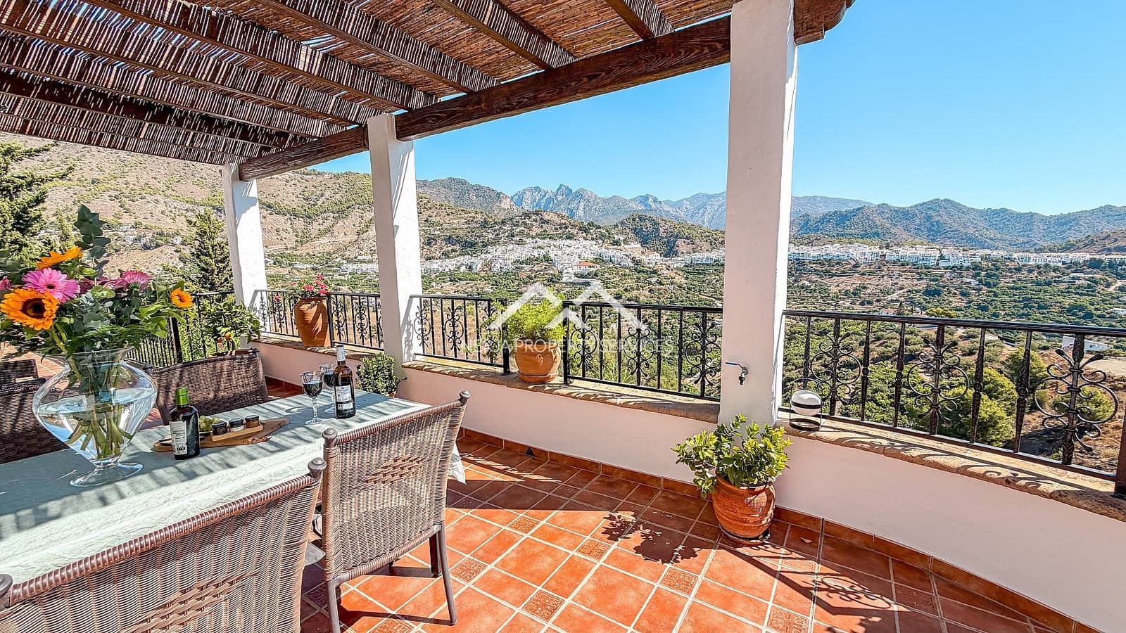 5 bedroom Villa for sale in Frigiliana with pool garage - € 1,295,000 (Ref: 10124769)