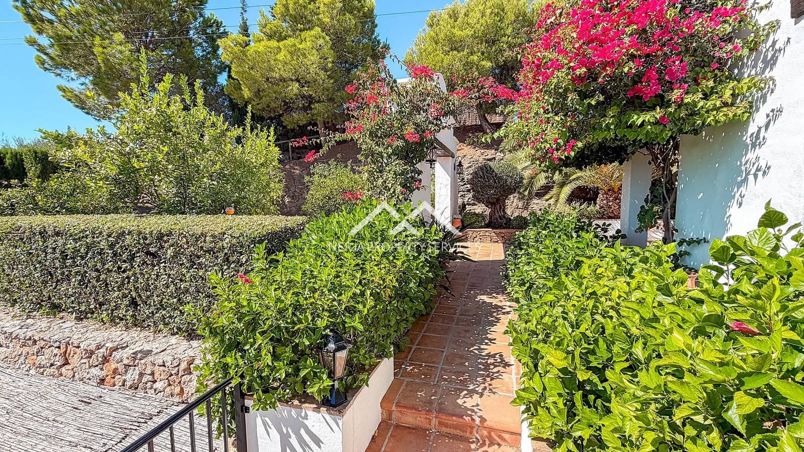 5 bedroom Villa for sale in Frigiliana with pool garage - € 1,295,000 (Ref: 10124769)