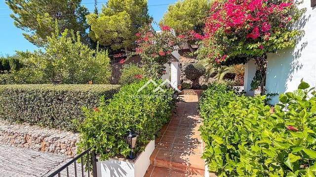 5 bedroom Villa for sale in Frigiliana with pool garage - € 1,295,000 (Ref: 10124769)