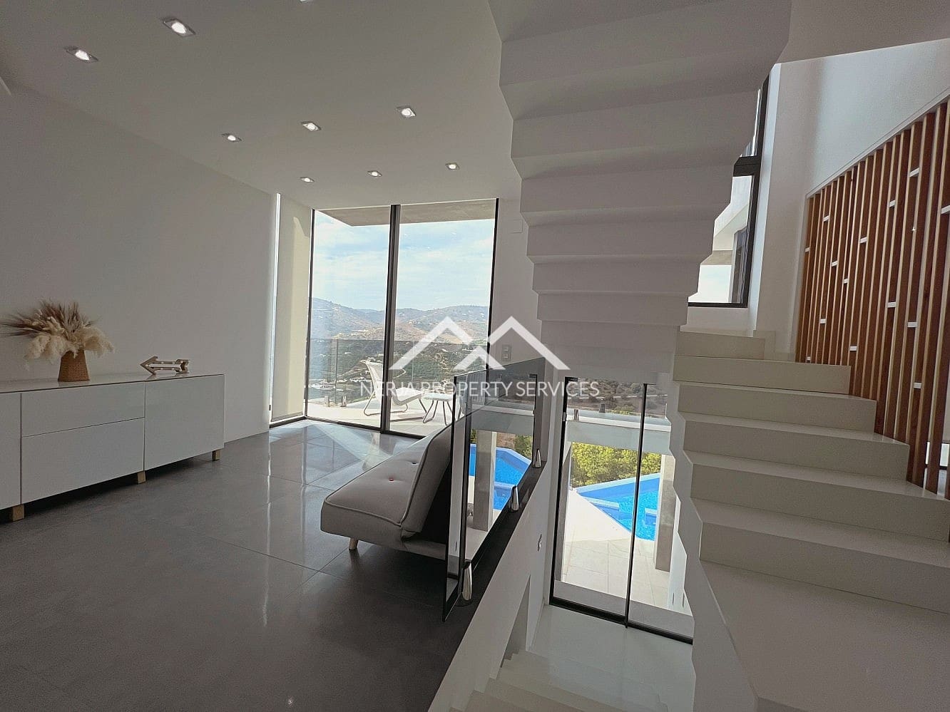 3 bedroom Villa for rent in Frigiliana with pool garage - € 3,000 (Ref: 10140307)