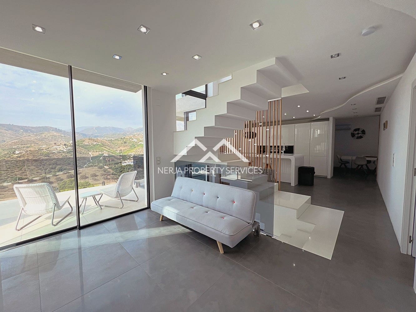 3 bedroom Villa for rent in Frigiliana with pool garage - € 3,000 (Ref: 10140307)