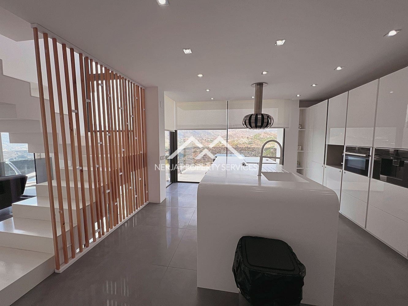 3 bedroom Villa for rent in Frigiliana with pool garage - € 3,000 (Ref: 10140307)