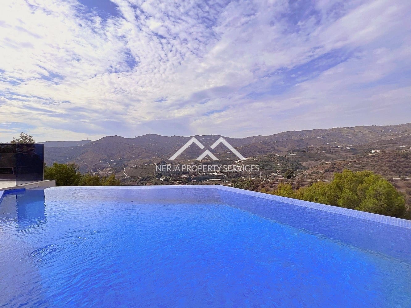 3 bedroom Villa for rent in Frigiliana with pool garage - € 3,000 (Ref: 10140307)
