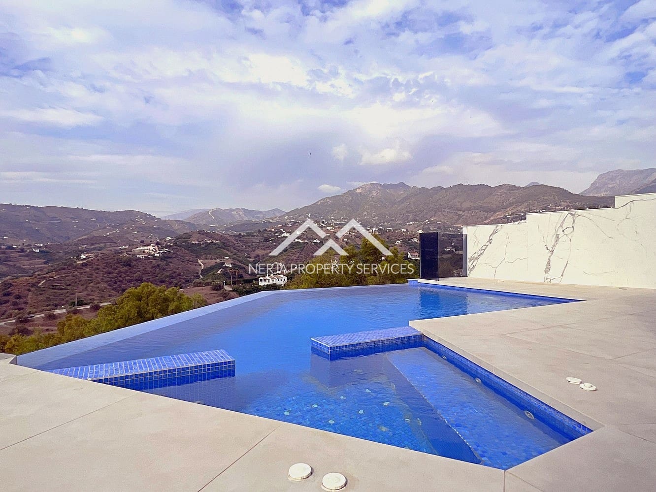 3 bedroom Villa for rent in Frigiliana with pool garage - € 3,000 (Ref: 10140307)