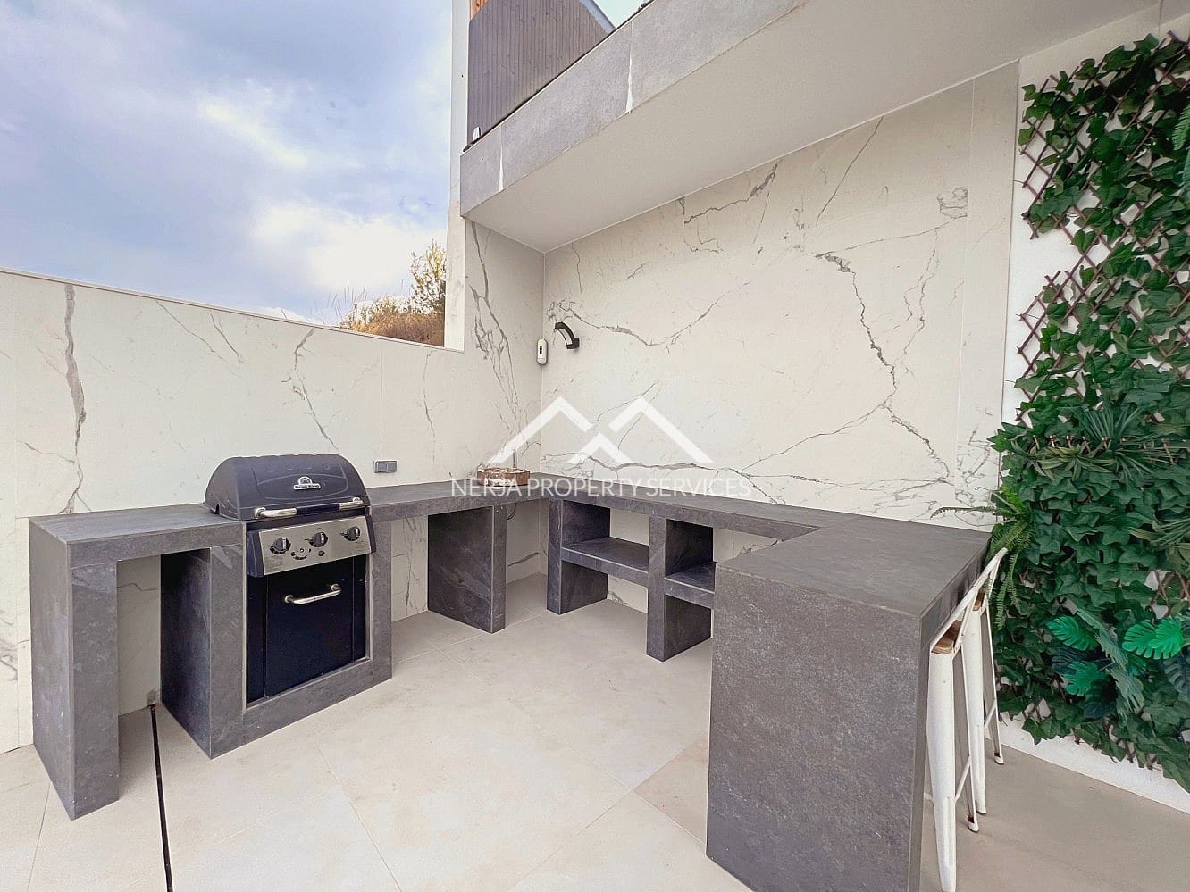 3 bedroom Villa for rent in Frigiliana with pool garage - € 3,000 (Ref: 10140307)