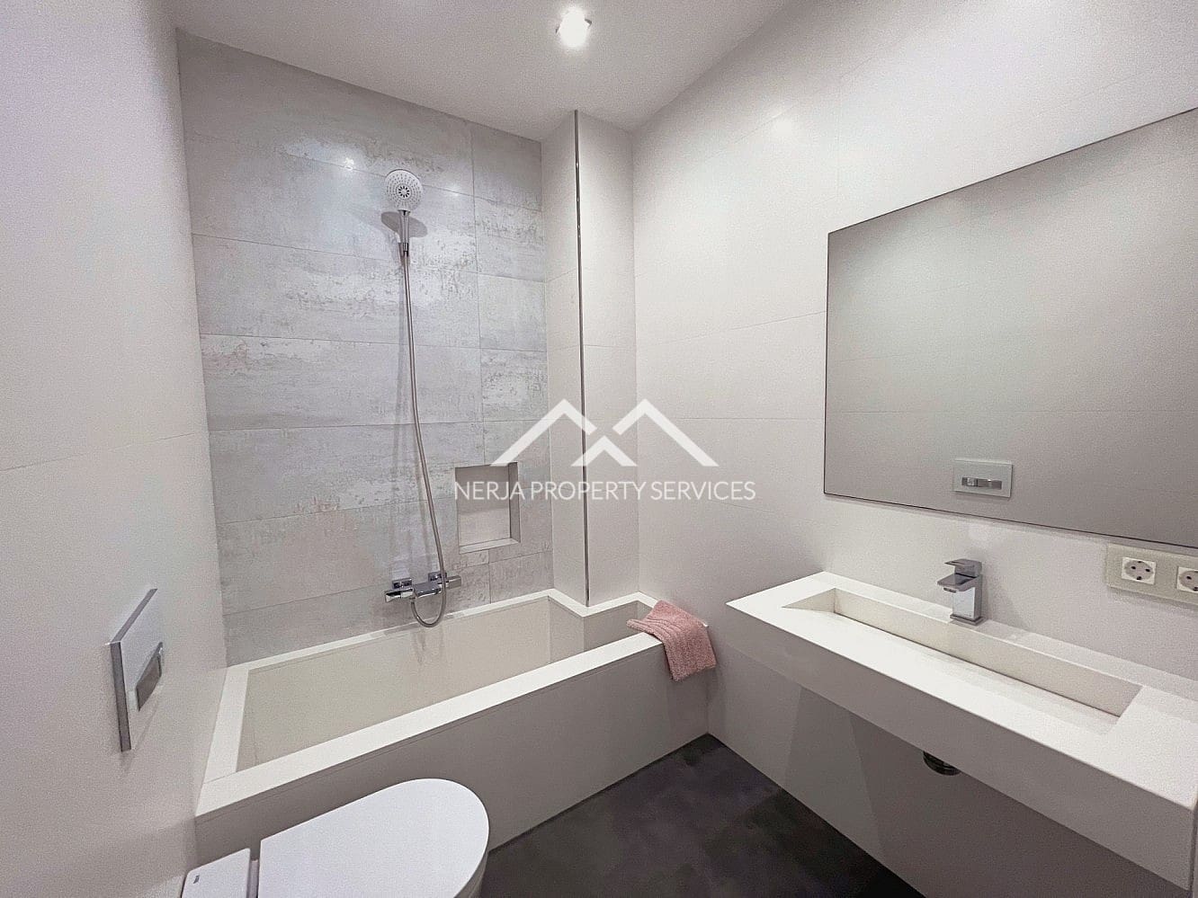 3 bedroom Villa for rent in Frigiliana with pool garage - € 3,000 (Ref: 10140307)