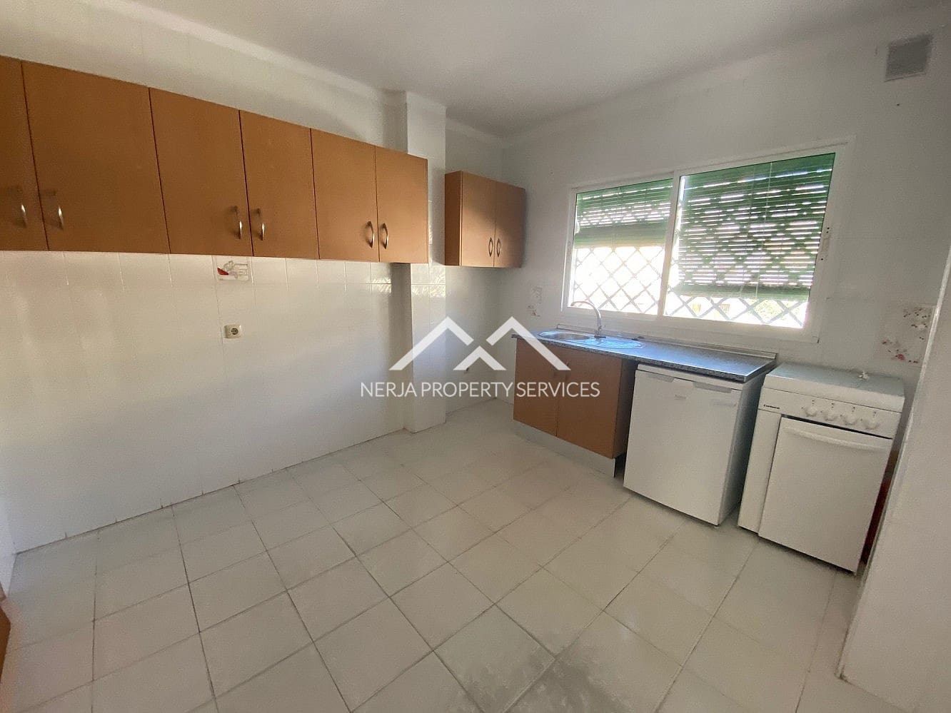 2 bedroom Townhouse for rent in Torrox-Costa with garage - € 850 (Ref: 10163811)