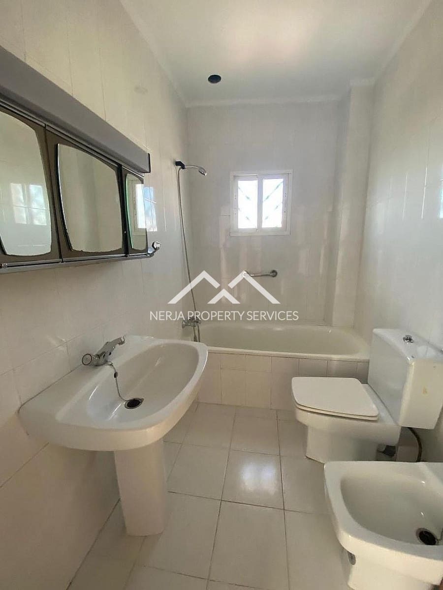 2 bedroom Townhouse for rent in Torrox-Costa with garage - € 850 (Ref: 10163811)