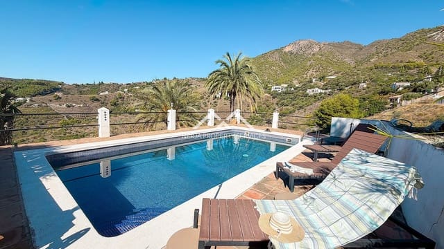 Chalet de 3 habitaciones en Frigiliana en venta con piscina garaje - 599.000 € (Ref: 10169245)