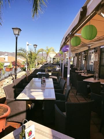 Commercieel te koop in Centro, Nerja met zwembad - € 549.000 (Ref: 4452343)