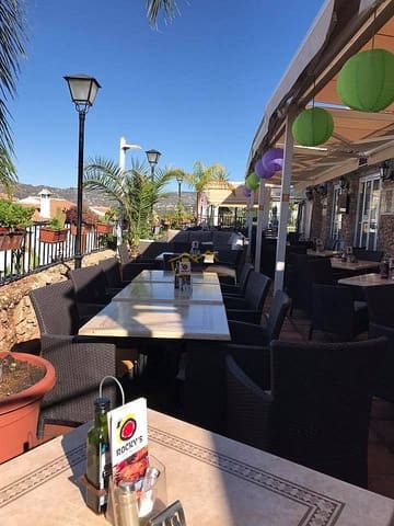 Commercieel te koop in Centro, Nerja met zwembad - € 549.000 (Ref: 4452343)