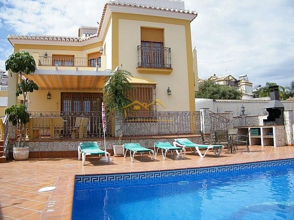 7 soverom Villa til salgs i Centro, Nerja med svømmebasseng garasje - € 769 900 (Ref: 4452360)