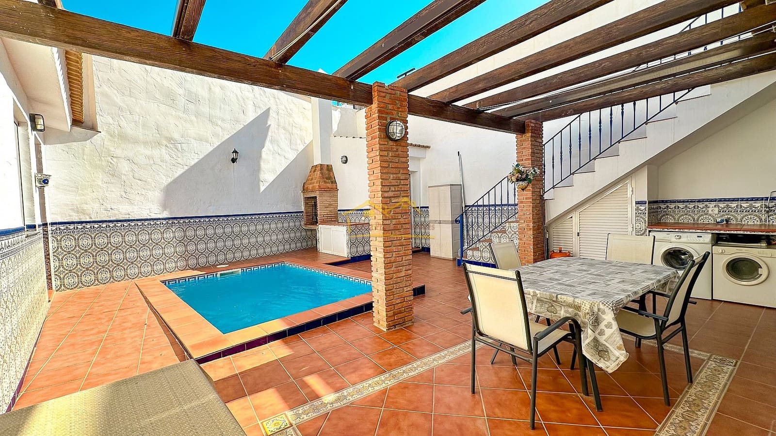 4 soveværelse Villa til salg i Maro med swimmingpool - € 365.000 (Ref: 4452434)