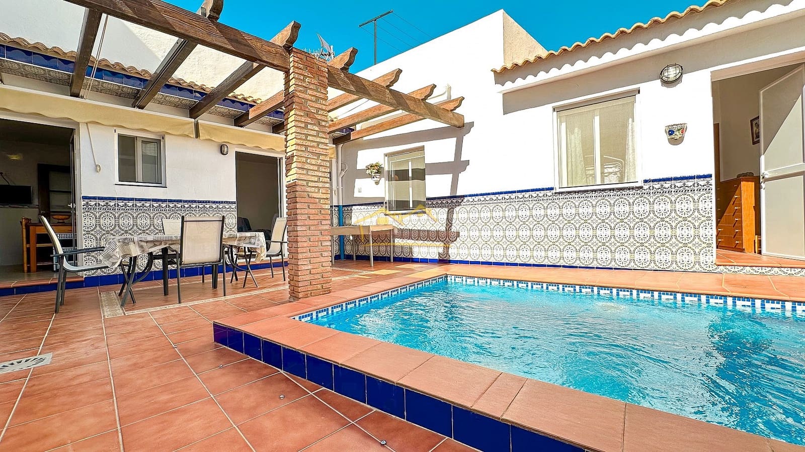 4 soveværelse Villa til salg i Maro med swimmingpool - € 365.000 (Ref: 4452434)