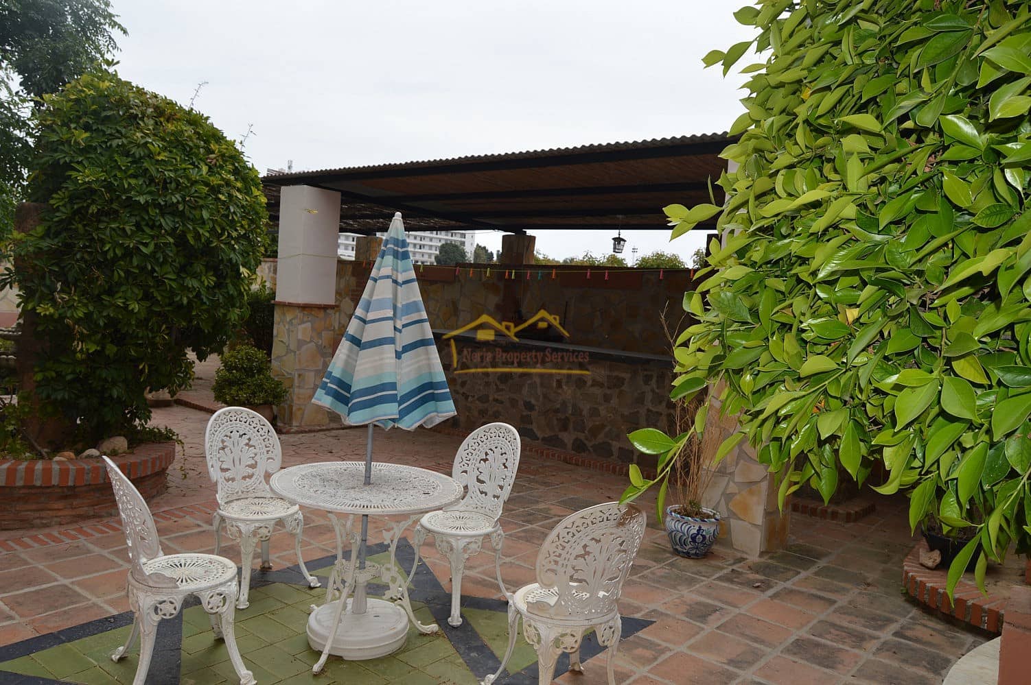 3 sypialnia Finka/Dom wiejski na sprzedaż w Nerja z basenem garażem - 995 000 € (Ref: 4452474)