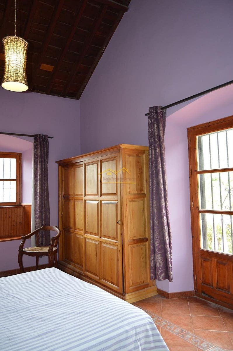 3 sypialnia Finka/Dom wiejski na sprzedaż w Nerja z basenem garażem - 995 000 € (Ref: 4452474)