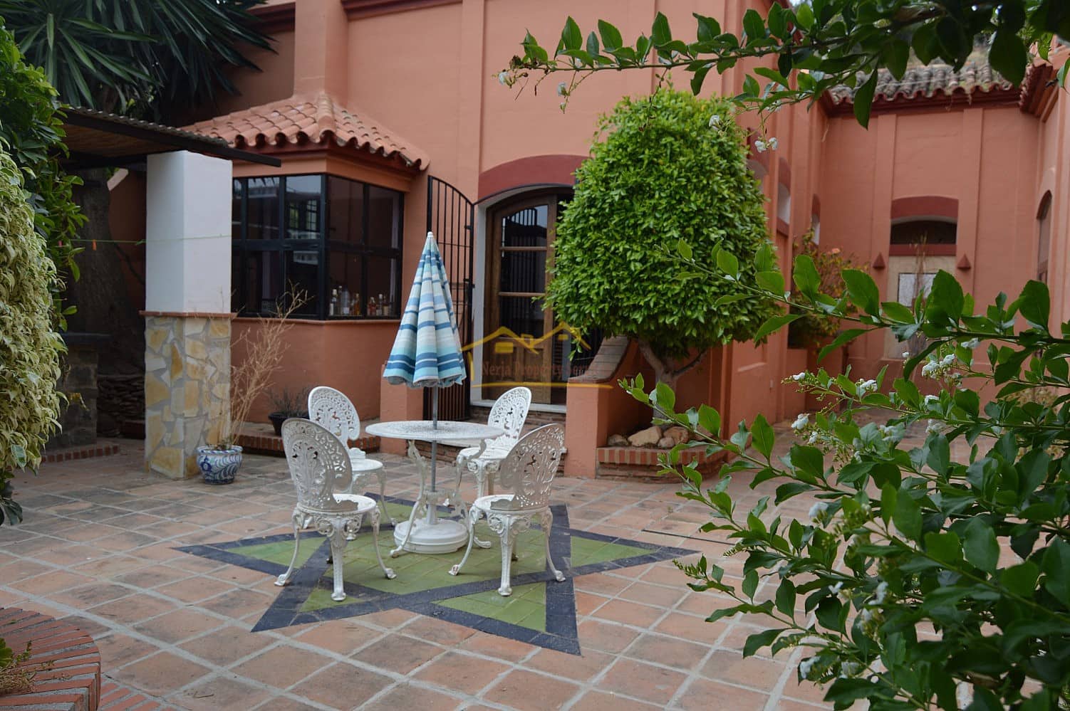 3 sypialnia Finka/Dom wiejski na sprzedaż w Nerja z basenem garażem - 995 000 € (Ref: 4452474)