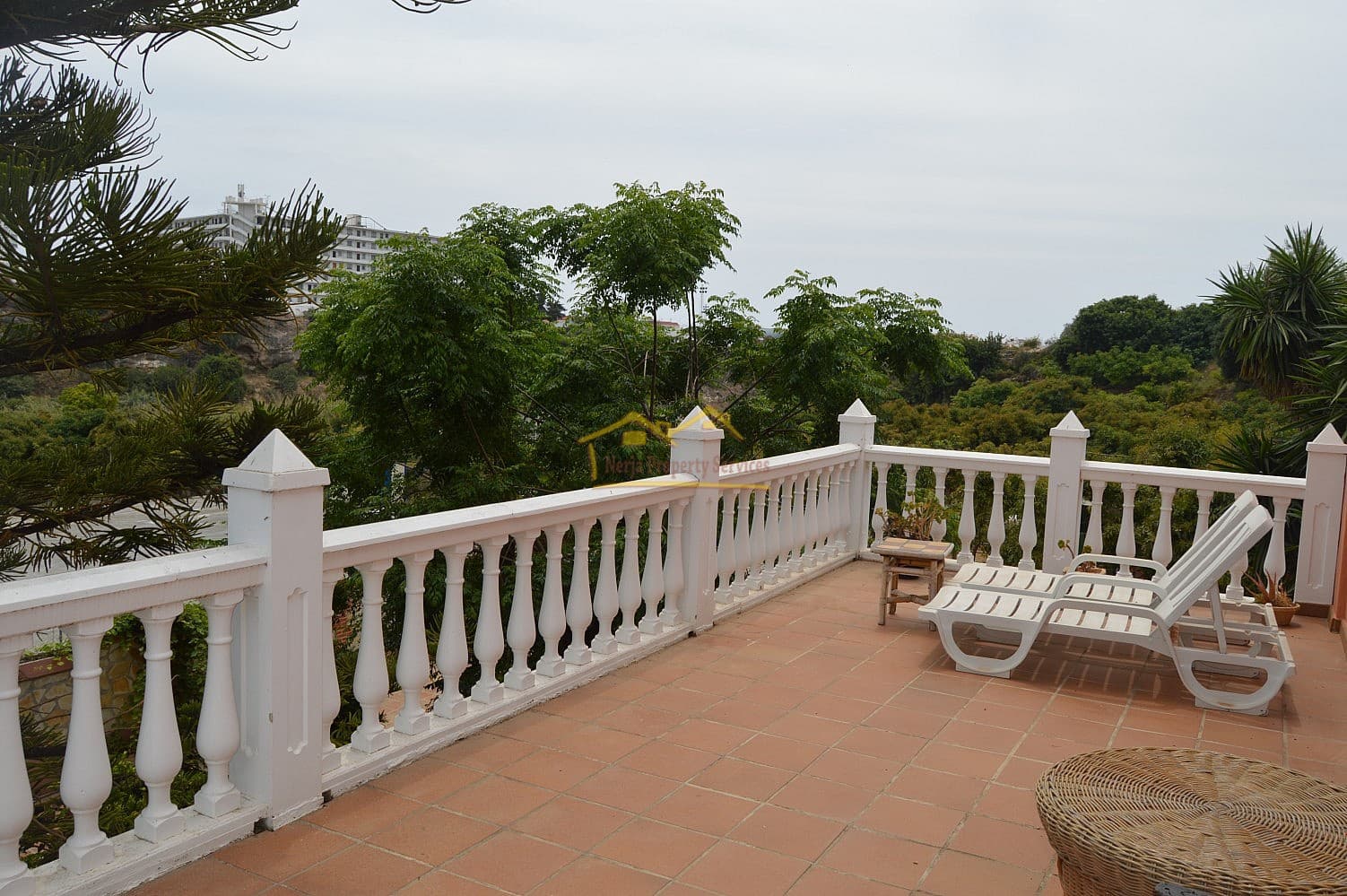 3 sypialnia Finka/Dom wiejski na sprzedaż w Nerja z basenem garażem - 995 000 € (Ref: 4452474)