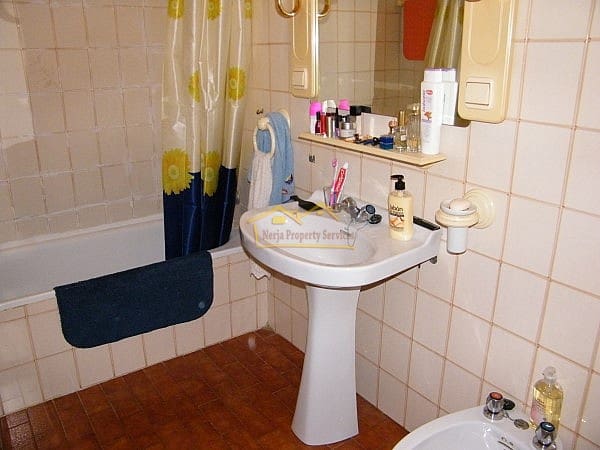 4 slaapkamer Appartement te koop in Nerja met garage - € 260.000 (Ref: 4452499)