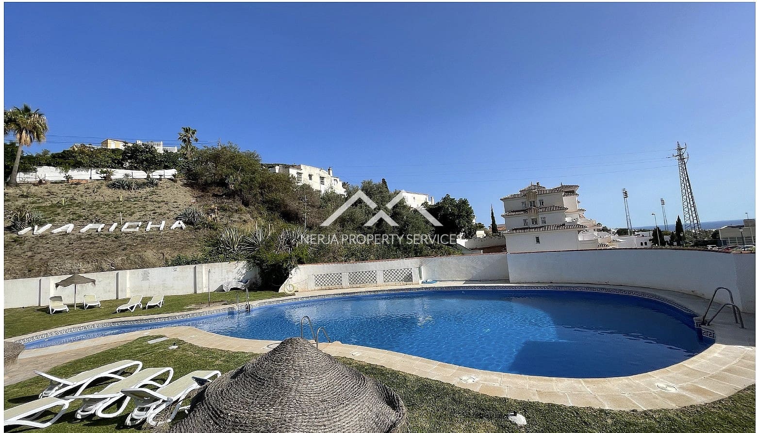 2 soveværelse Lejlighed til salg i Nerja med swimmingpool garage - € 327.000 (Ref: 4452530)