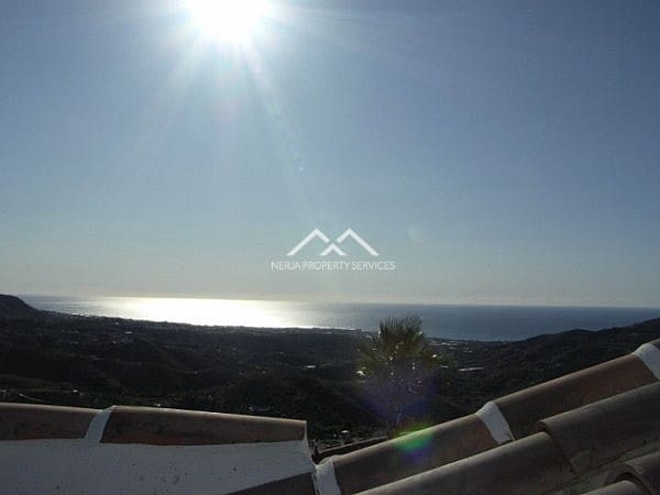 3 bedroom Villa for rent in Frigiliana with pool garage - € 2,600 (Ref: 4452535)