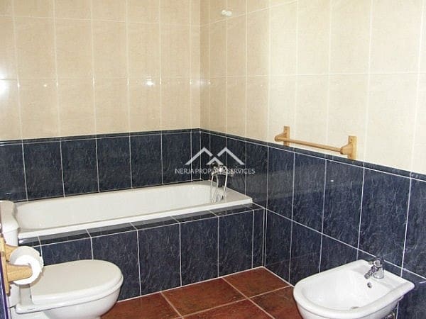 3 bedroom Villa for rent in Frigiliana with pool garage - € 2,600 (Ref: 4452535)