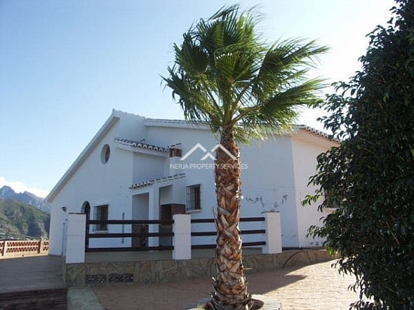 3 bedroom Villa for rent in Frigiliana with pool garage - € 2,600 (Ref: 4452535)
