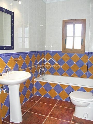 3 bedroom Villa for rent in Frigiliana with pool garage - € 2,600 (Ref: 4452535)