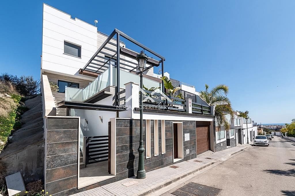 3 quarto Casa em Banda para arrendar em Nerja com piscina - 2 100 € (Ref: 4452538)