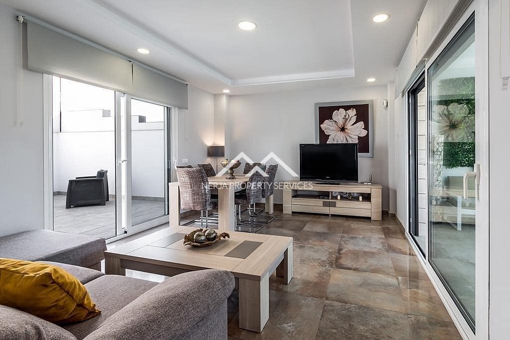 3 quarto Casa em Banda para arrendar em Nerja com piscina - 2 100 € (Ref: 4452538)