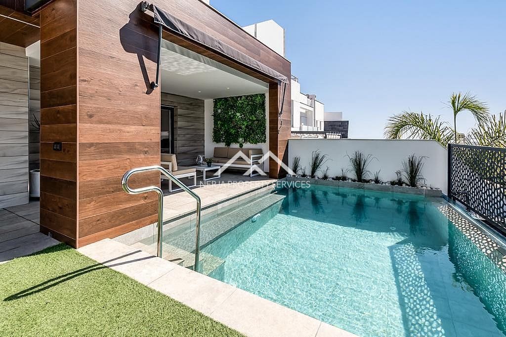 3 quarto Casa em Banda para arrendar em Nerja com piscina - 2 100 € (Ref: 4452538)