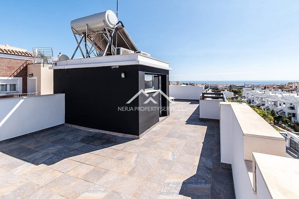 3 quarto Casa em Banda para arrendar em Nerja com piscina - 2 100 € (Ref: 4452538)