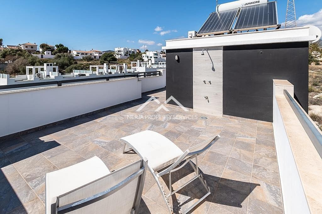 3 quarto Casa em Banda para arrendar em Nerja com piscina - 2 100 € (Ref: 4452538)
