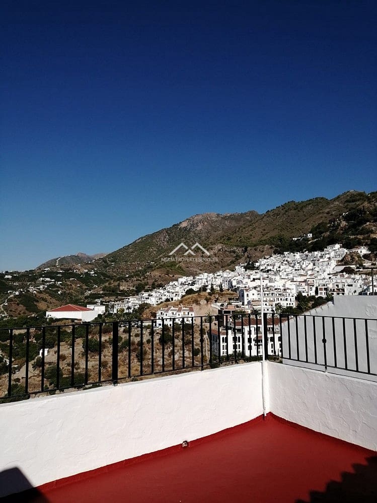 5 bedroom Townhouse for rent in Frigiliana - € 900 (Ref: 4786636)