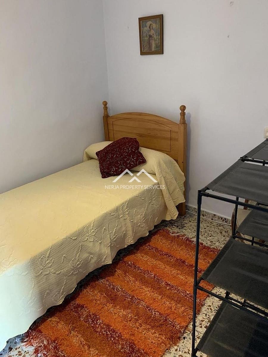 5 bedroom Townhouse for rent in Frigiliana - € 900 (Ref: 4786636)