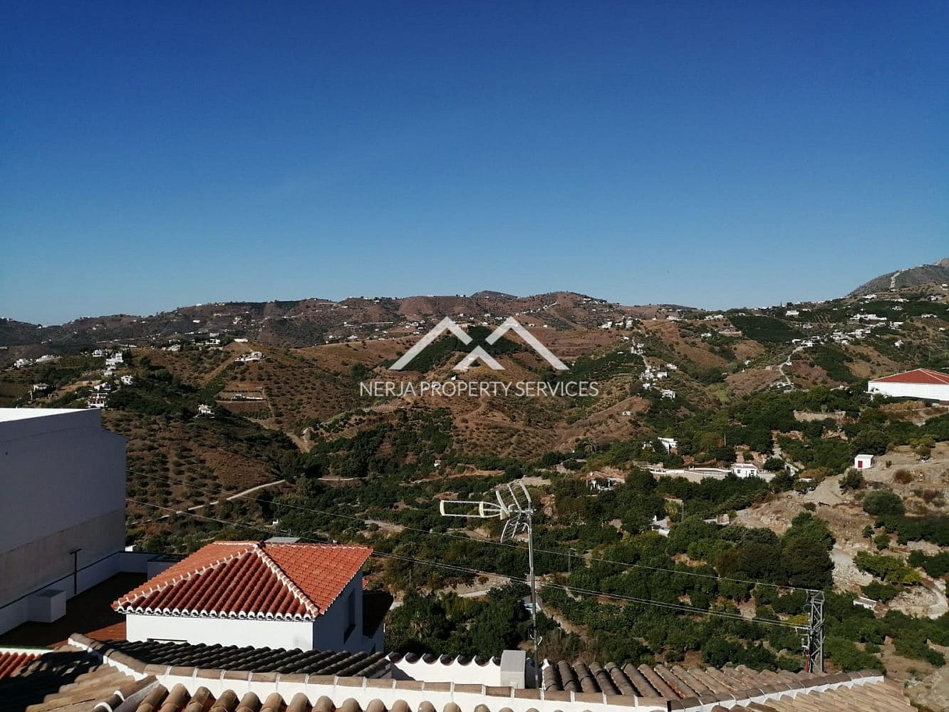 5 bedroom Townhouse for rent in Frigiliana - € 900 (Ref: 4786636)