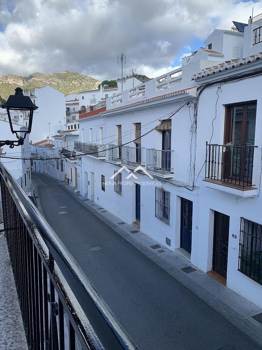 5 bedroom Townhouse for rent in Frigiliana - € 900 (Ref: 4786636)