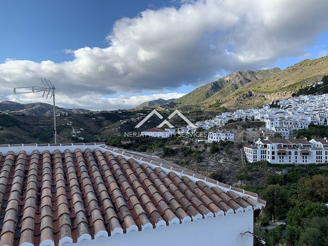 5 bedroom Townhouse for rent in Frigiliana - € 900 (Ref: 4786636)