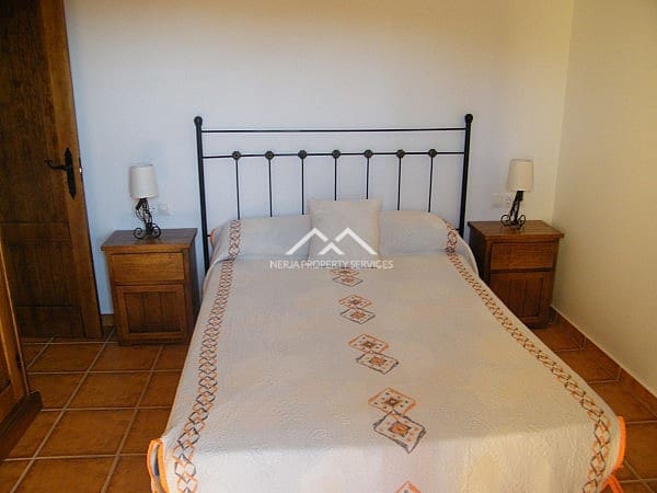 3 makuuhuone Huvila vuokrattavana paikassa Nerja mukana uima-altaan - 1 800 € (Ref: 4949739)