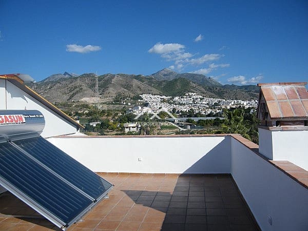 3 makuuhuone Huvila vuokrattavana paikassa Nerja mukana uima-altaan - 1 800 € (Ref: 4949739)