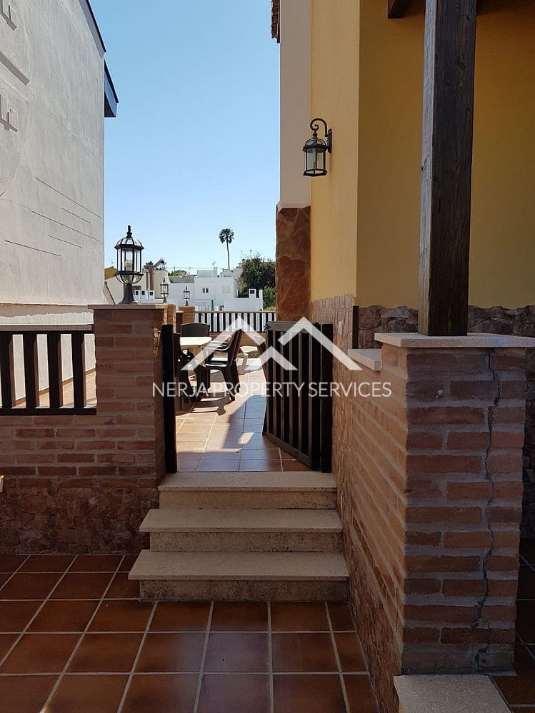 3 makuuhuone Huvila vuokrattavana paikassa Nerja mukana uima-altaan - 1 800 € (Ref: 4949739)